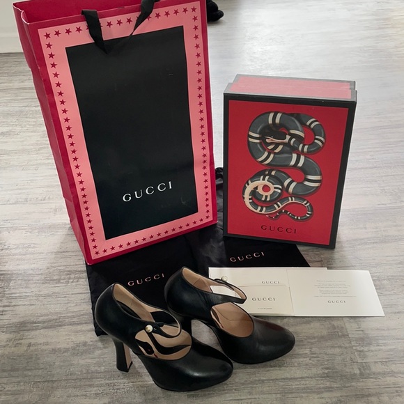 Gucci Shoes - NWT Gucci Lesley Leather Mary Jane Pump